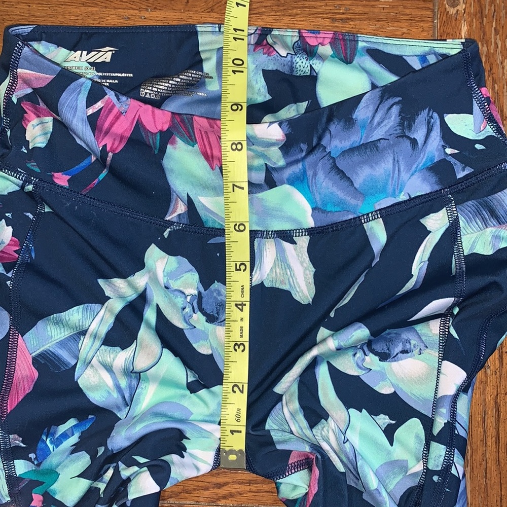 AVIA Workout Capri Performance Pants Navy Floral - Picture 10 of 12